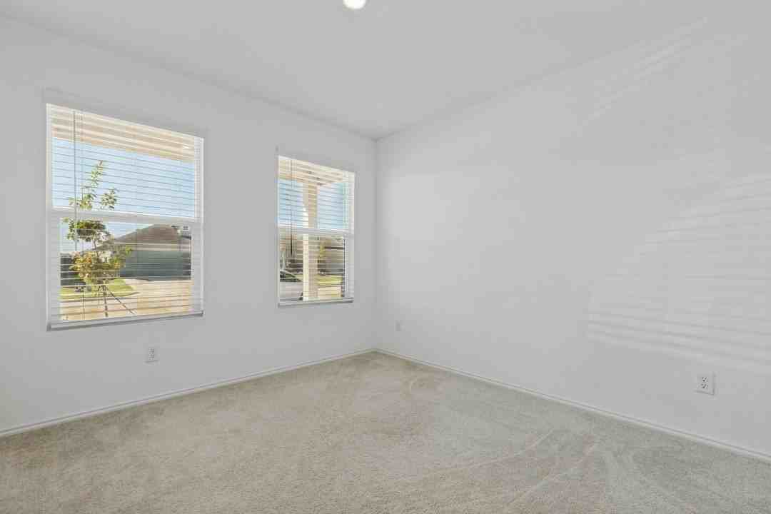 400 Dewberry St - Photo 6 of 12