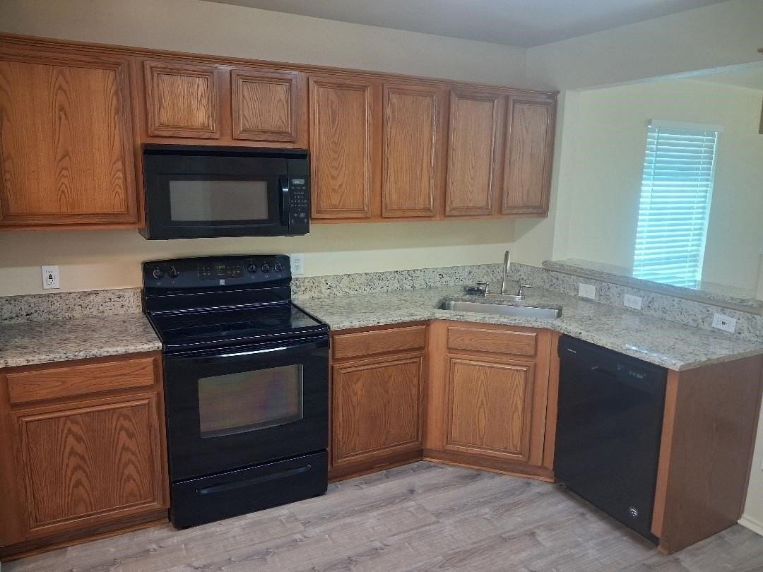 7310 Fossil Lake Dr - Photo 2 of 19