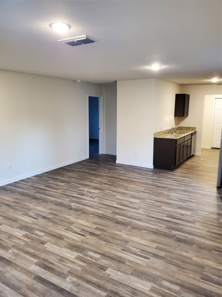 201 S 2nd St - Photo 3 of 10