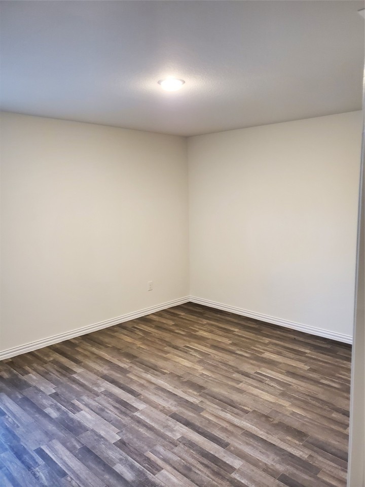 201 S 2nd St - Photo 7 of 10