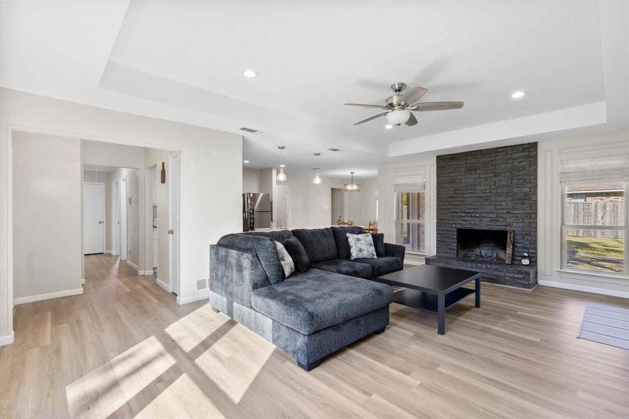 2101 Covered Wagon Dr - Photo 2 of 31