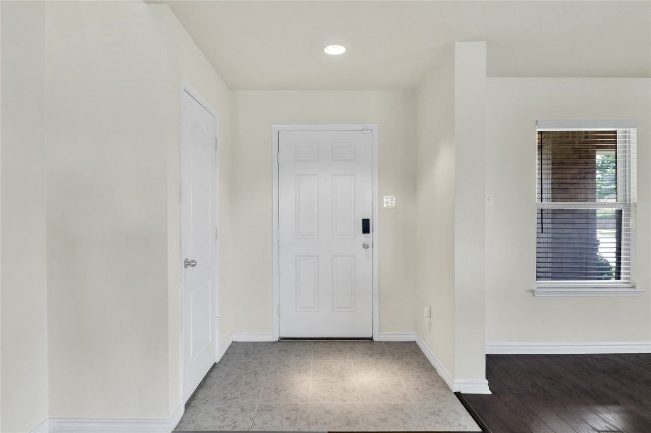 728 Snapdragon Ln - Photo 4 of 35