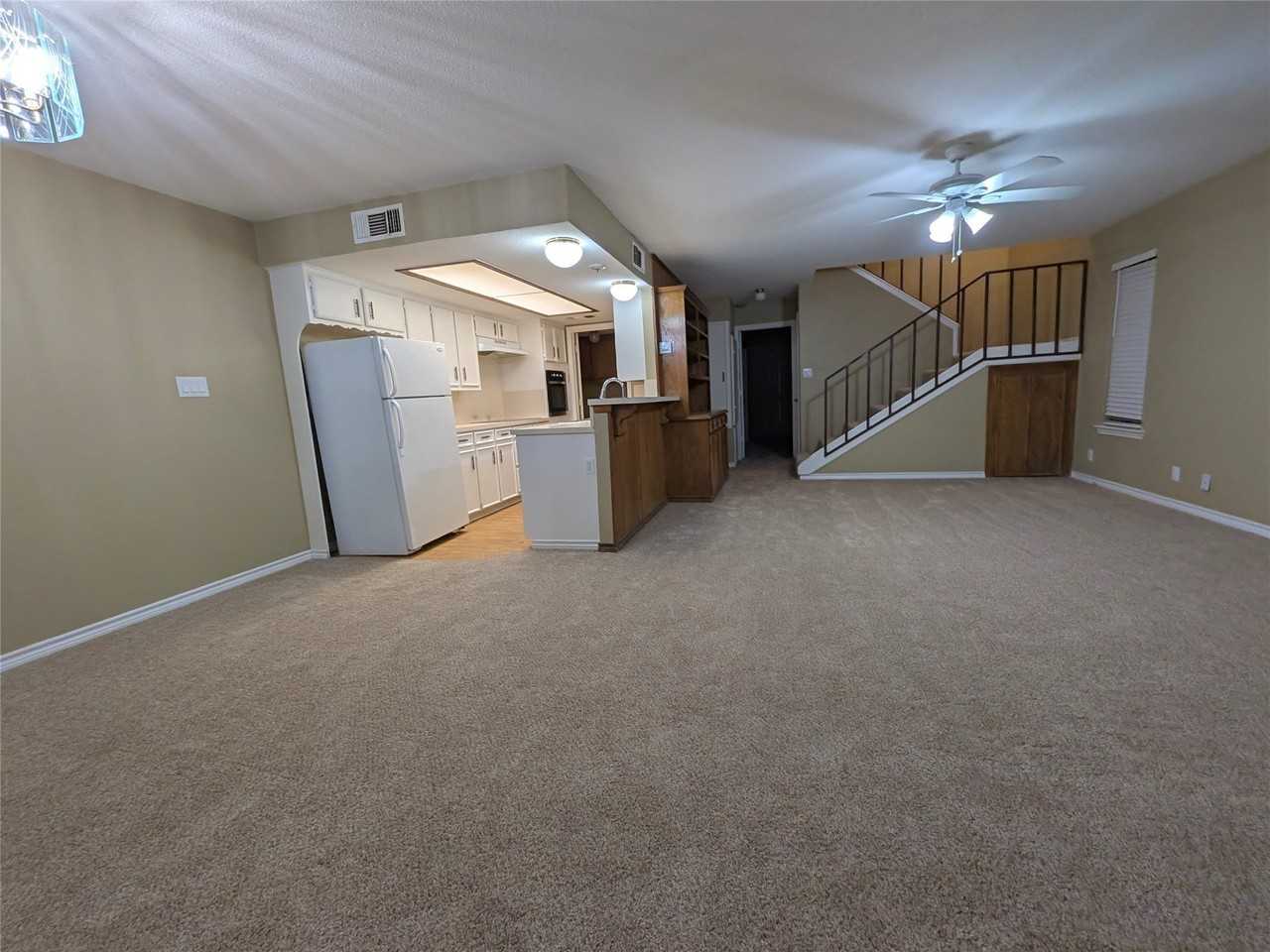 320 N Charles St - Photo 2 of 12