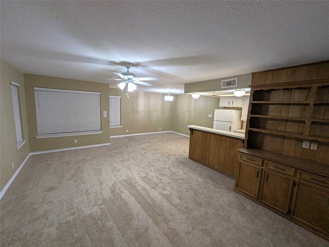 320 N Charles St - Photo 5 of 12