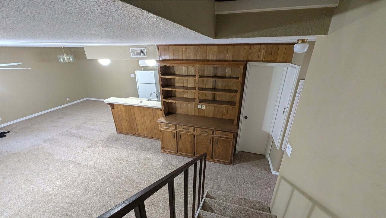 320 N Charles St - Photo 6 of 12