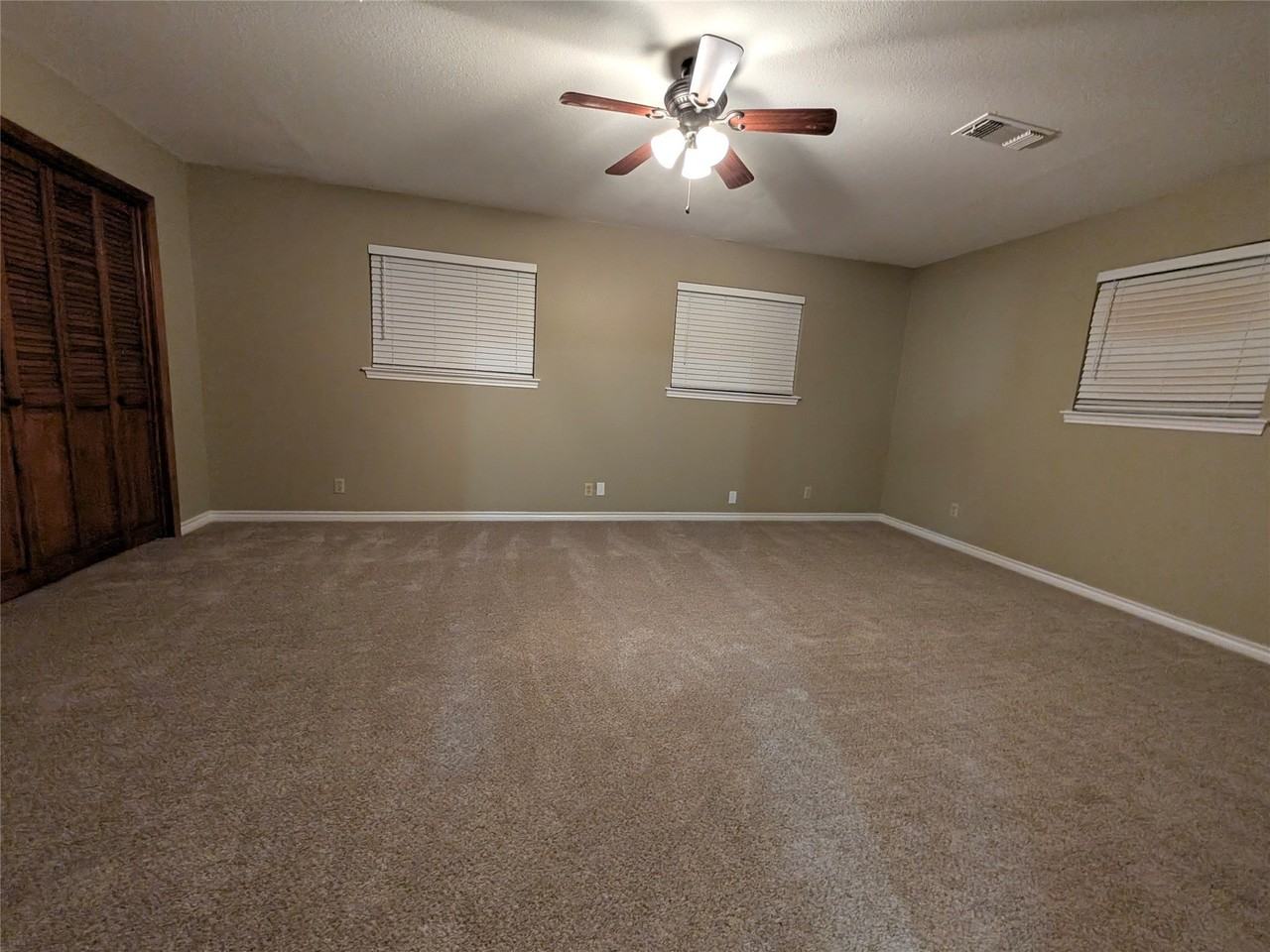 320 N Charles St - Photo 7 of 12