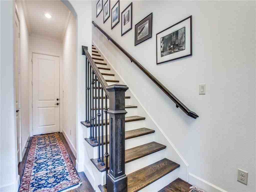 5034 Meridian Ln - Photo 3 of 25