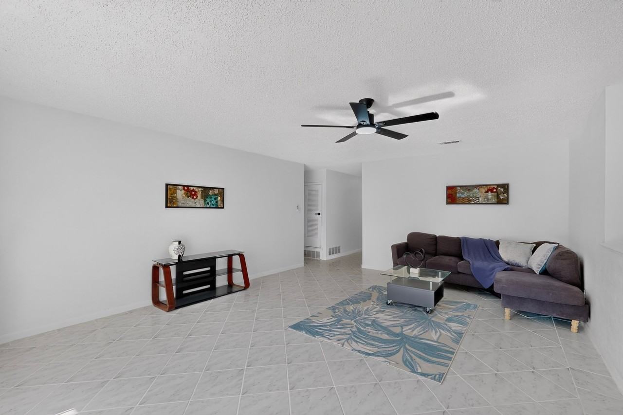 5451 Lubbock Ave - Photo 4 of 30