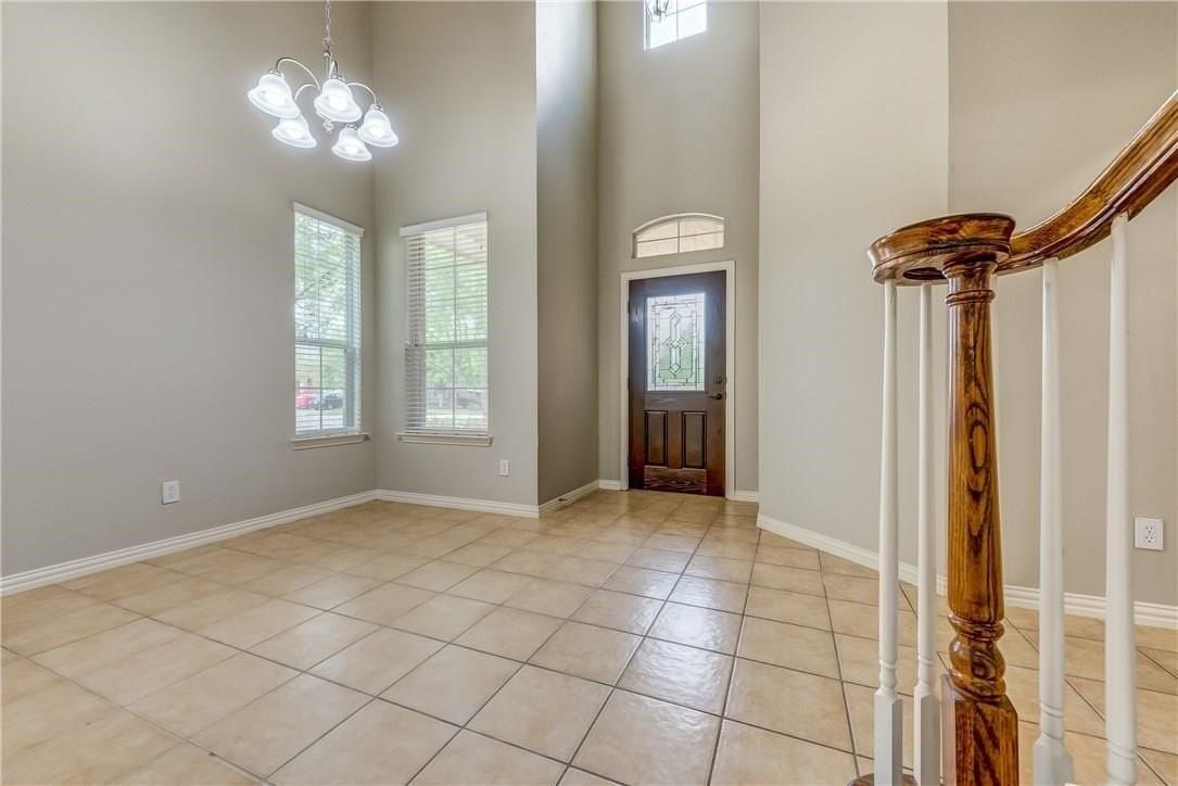 2300 Reston Dr - Photo 3 of 30