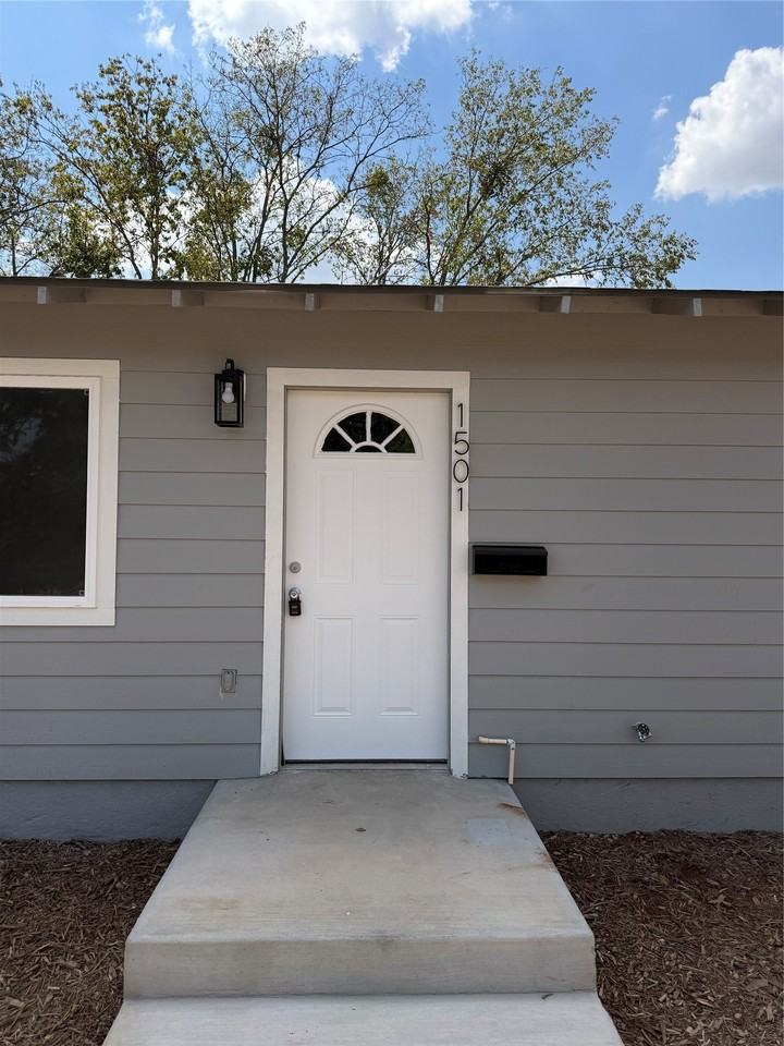 1501 Vine St - Photo 2 of 22