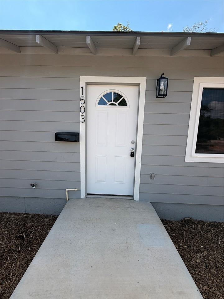 1503 Vine St - Photo 2 of 20