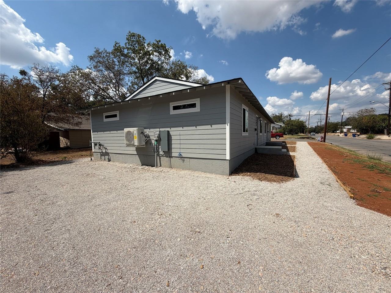 1503 Vine St - Photo 5 of 20
