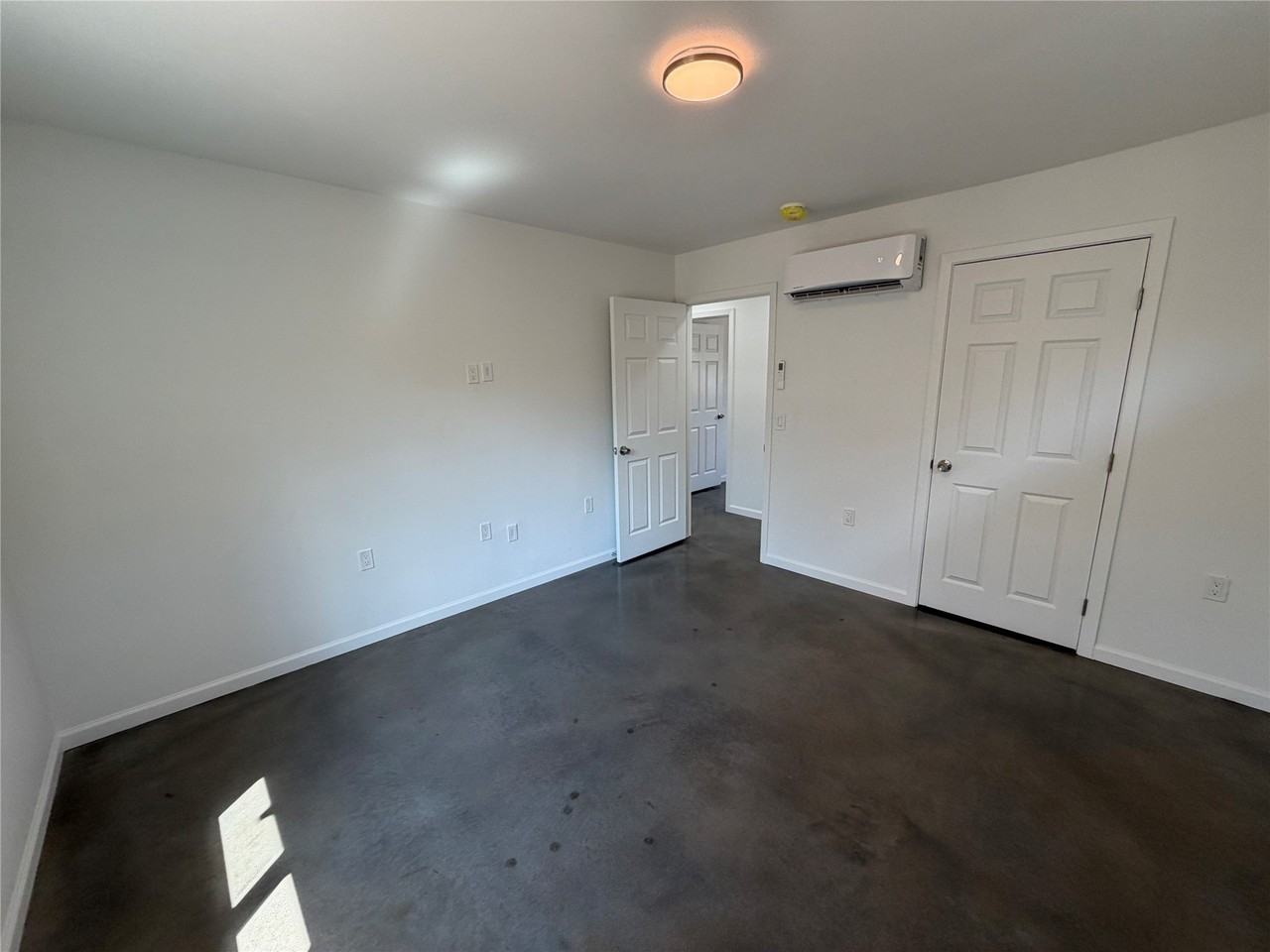 1503 Vine St - Photo 7 of 20