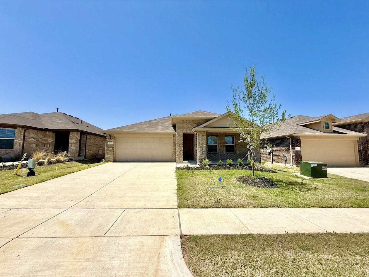 521 Bronze Cir W - Photo 2 of 26