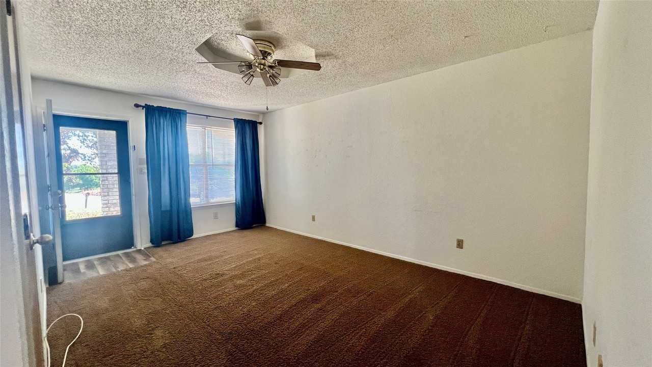 301 Garner Rd - Photo 3 of 9