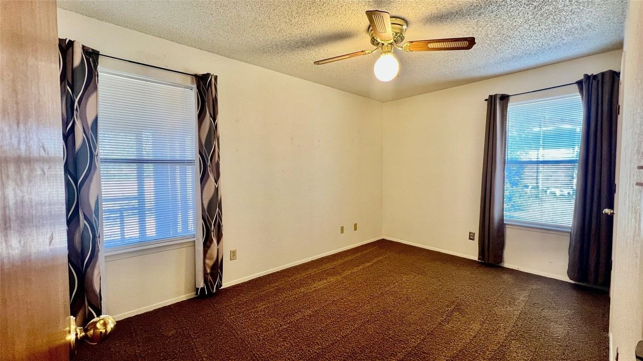 301 Garner Rd - Photo 4 of 9