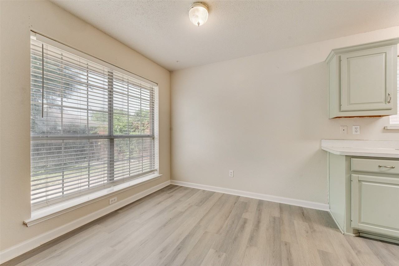 220 Hollywood Dr - Photo 6 of 18