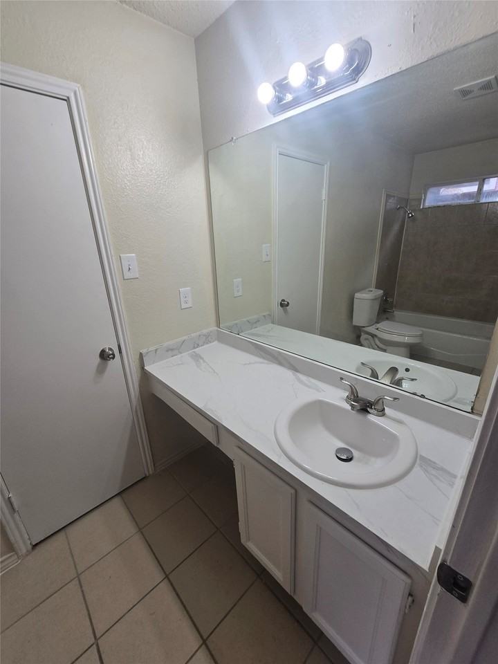 919 Gaynor Ave - Photo 5 of 10