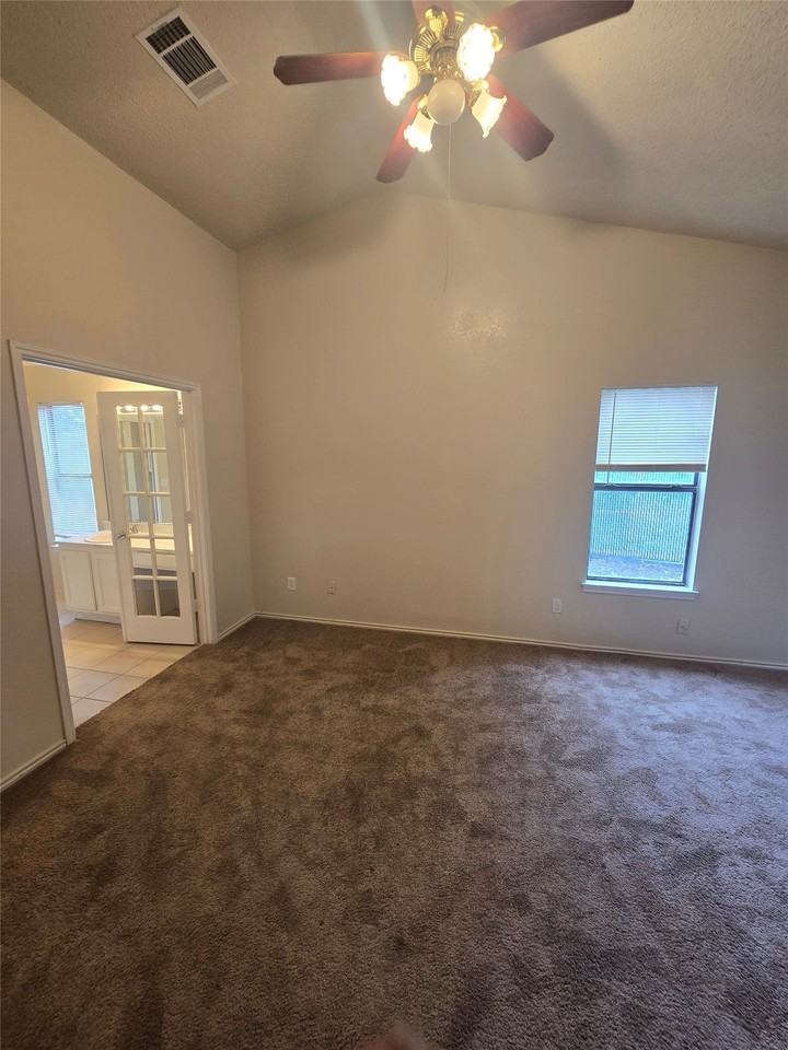 919 Gaynor Ave - Photo 7 of 10