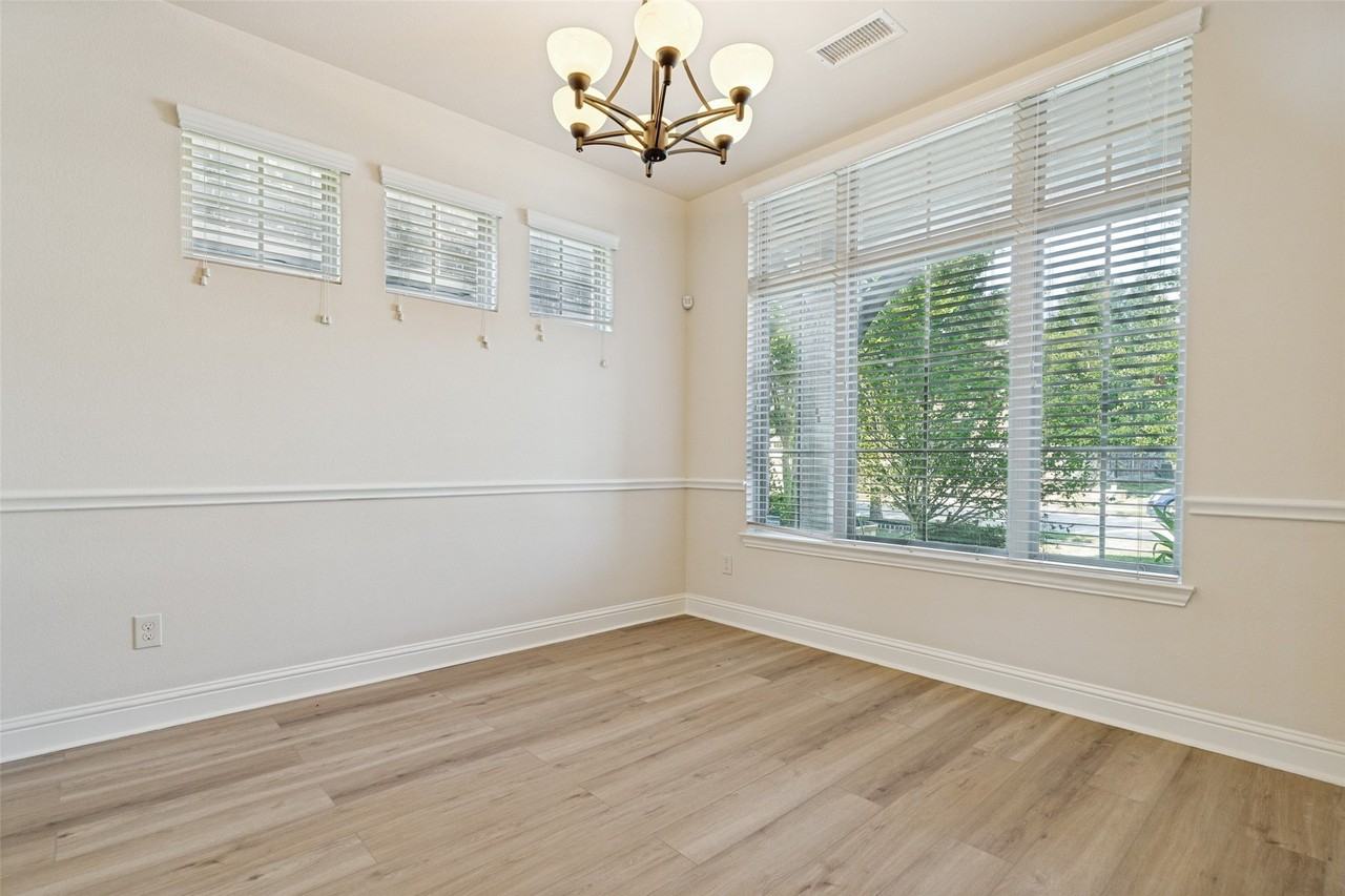 1100 Brendan Dr - Photo 6 of 37