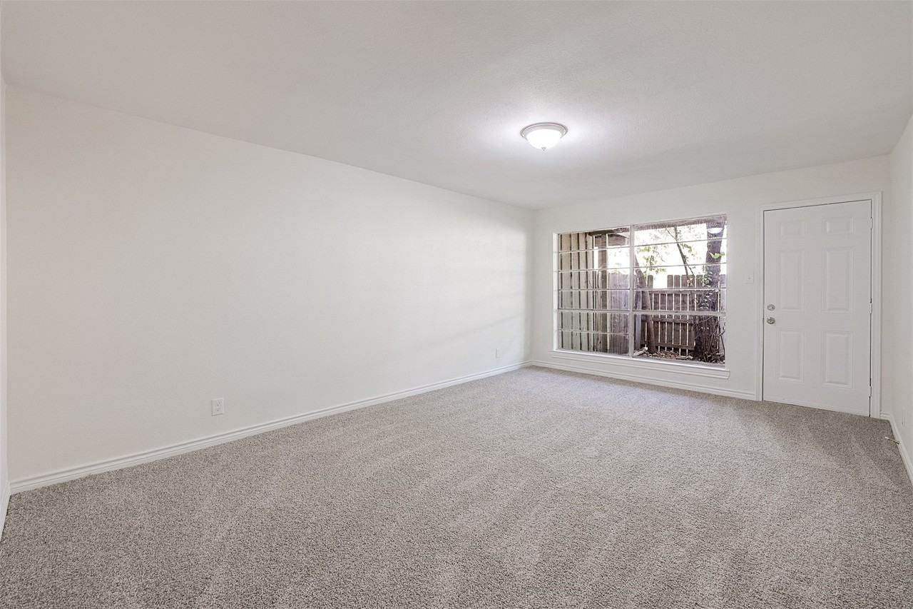 5055 Ridglea Ln #1105 - Photo 3 of 11