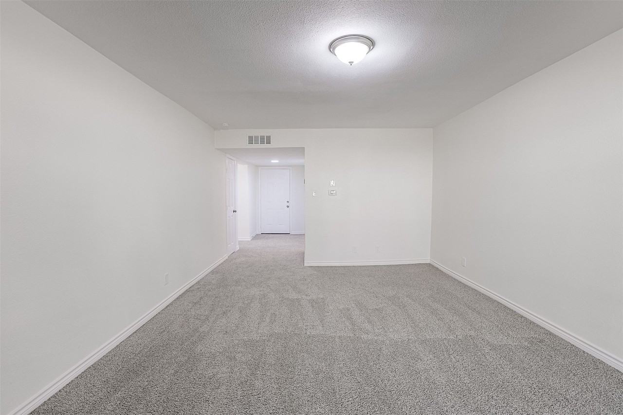 5055 Ridglea Ln #1105 - Photo 4 of 11