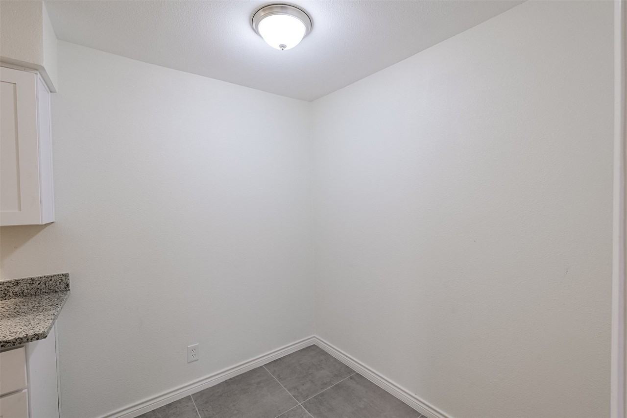 5055 Ridglea Ln #1105 - Photo 5 of 11