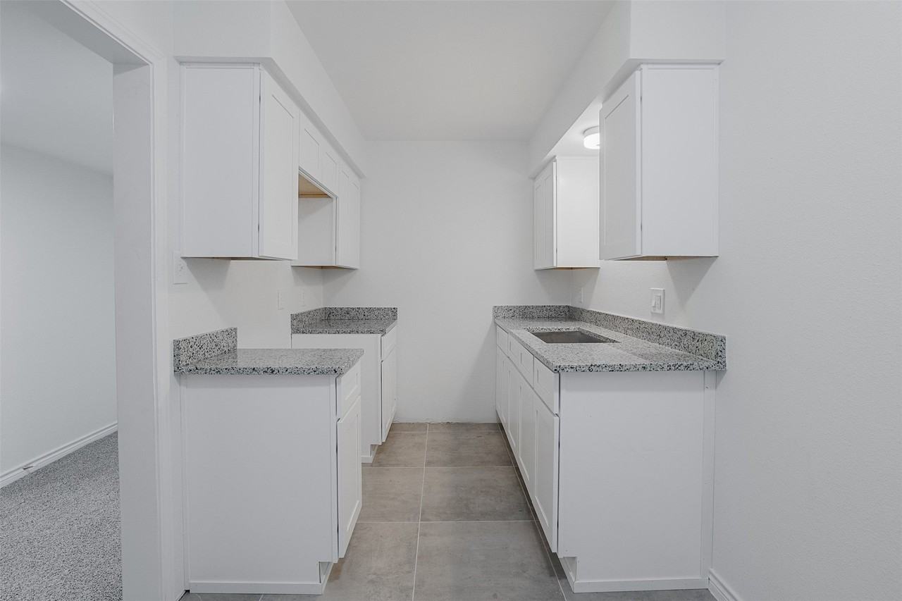 5055 Ridglea Ln #1105 - Photo 6 of 11