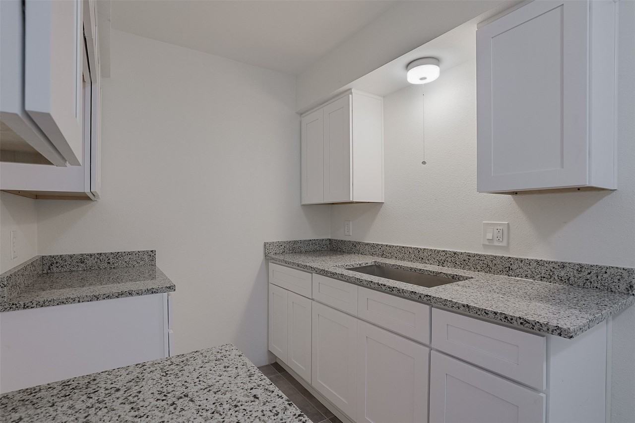 5055 Ridglea Ln #1105 - Photo 7 of 11
