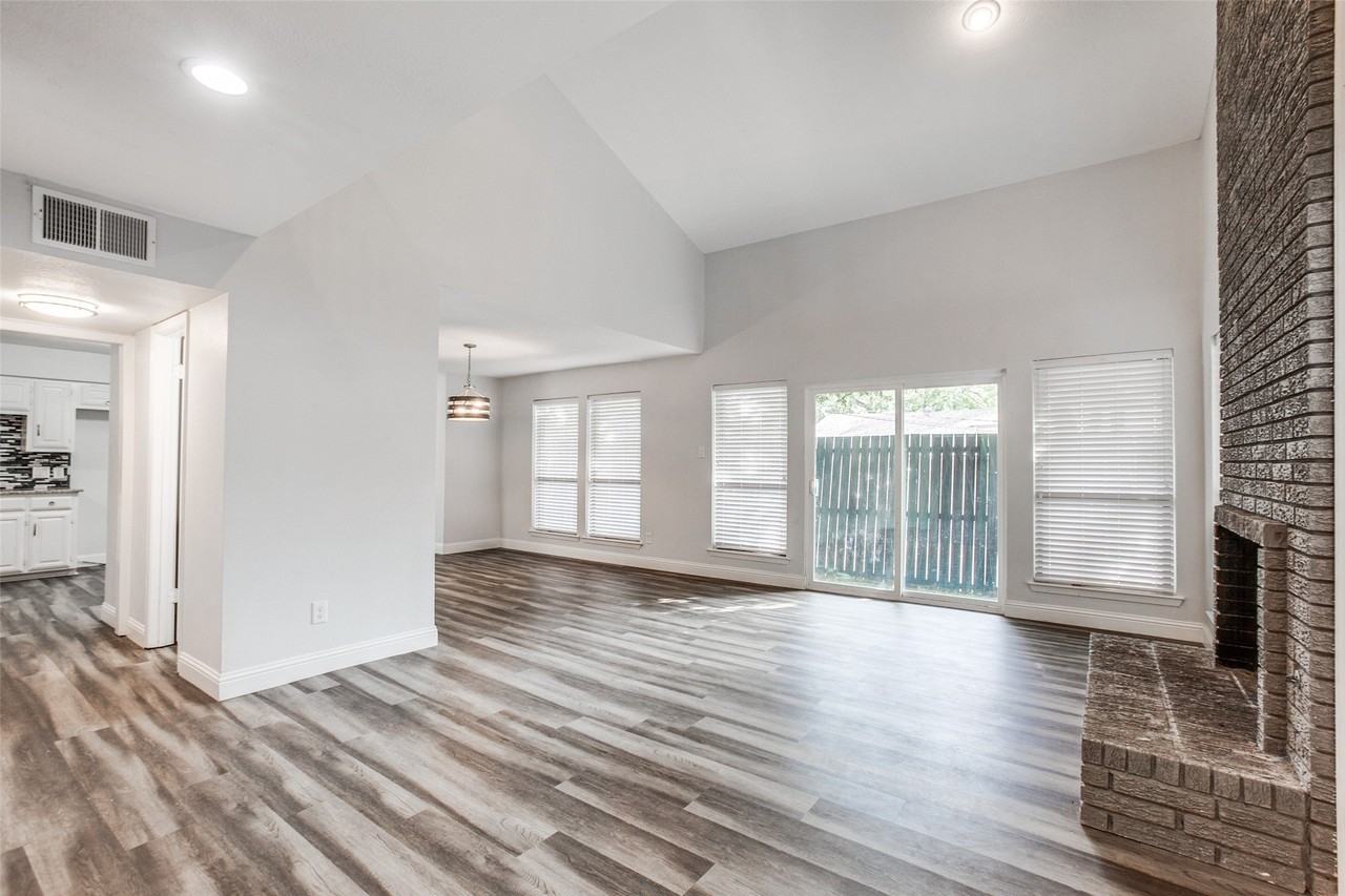 2708 Pinery Ln - Photo 2 of 7