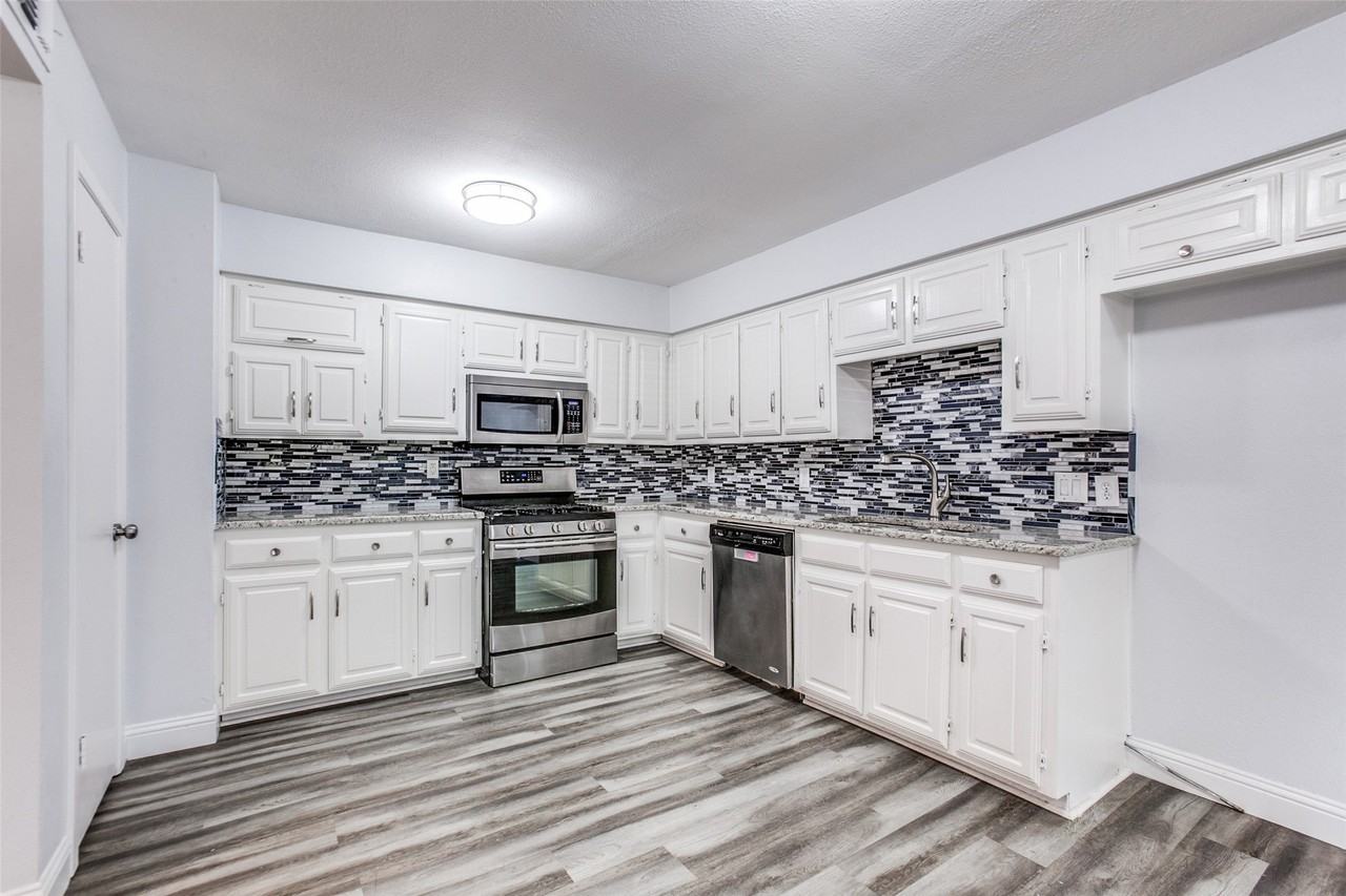 2708 Pinery Ln - Photo 4 of 7