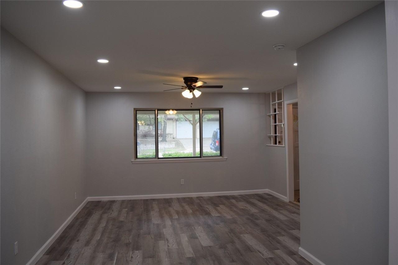 853 Joanna Dr - Photo 2 of 9