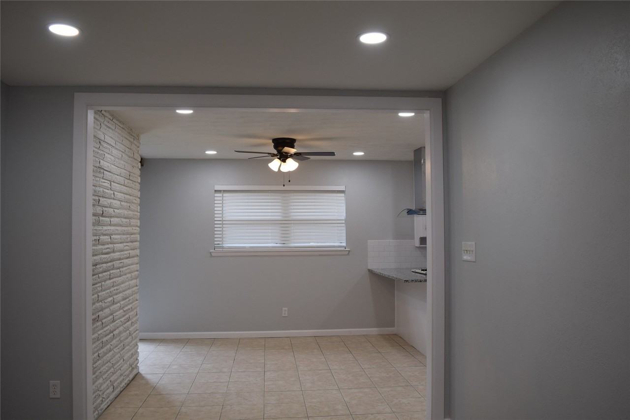 853 Joanna Dr - Photo 3 of 9