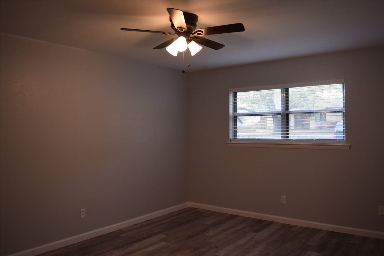 853 Joanna Dr - Photo 4 of 9
