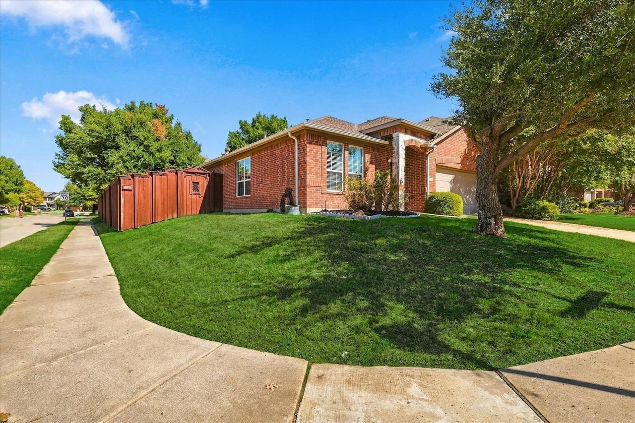 5832 Pebble Ridge Dr - Photo 2 of 32