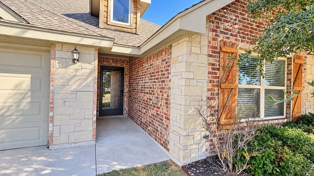 3738 Bettes Ln - Photo 2 of 37