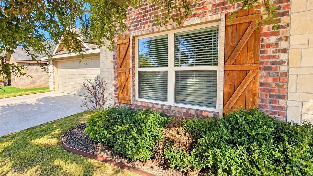 3738 Bettes Ln - Photo 3 of 37