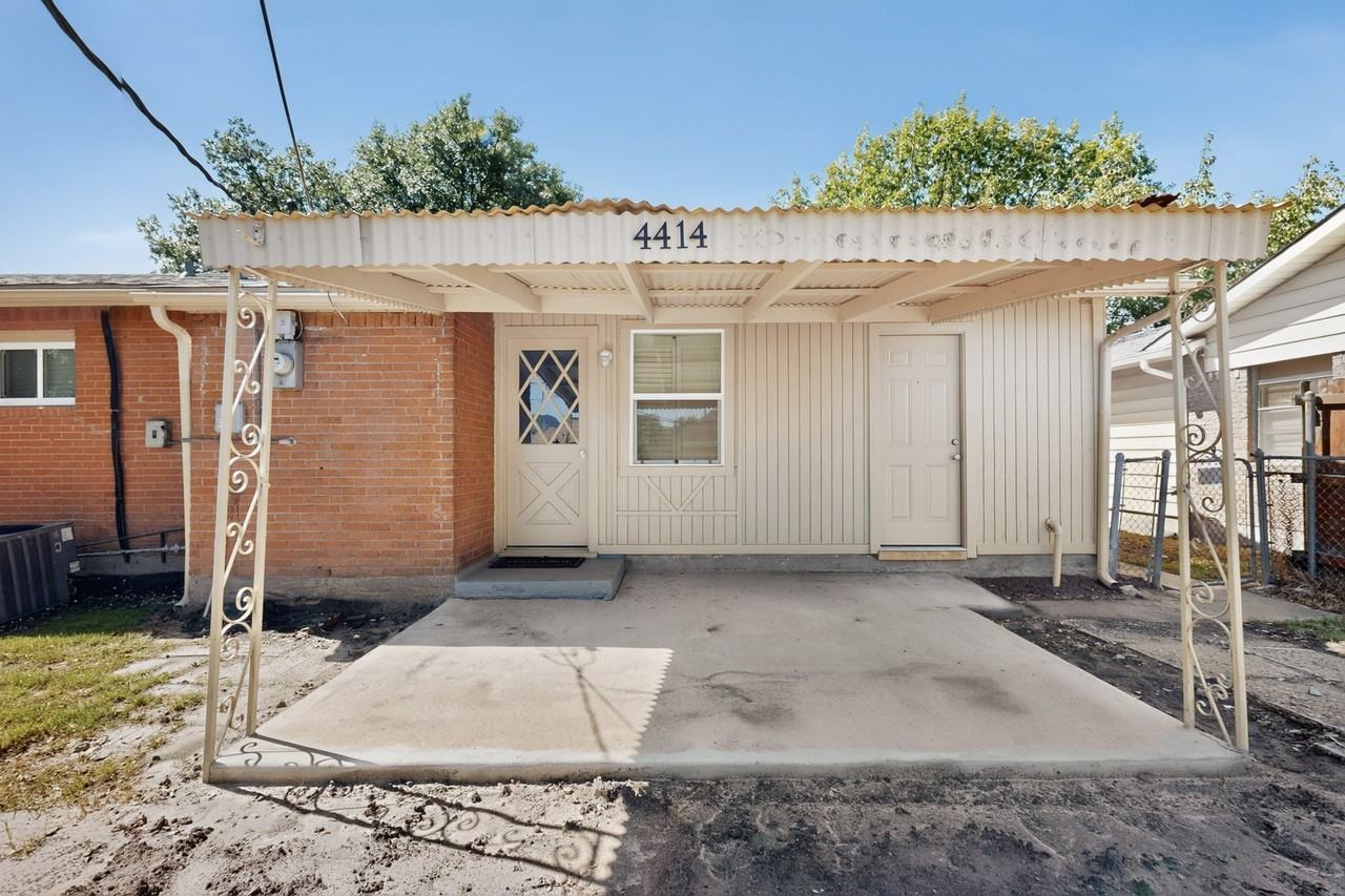 4414 Greenland Dr - Photo 3 of 35