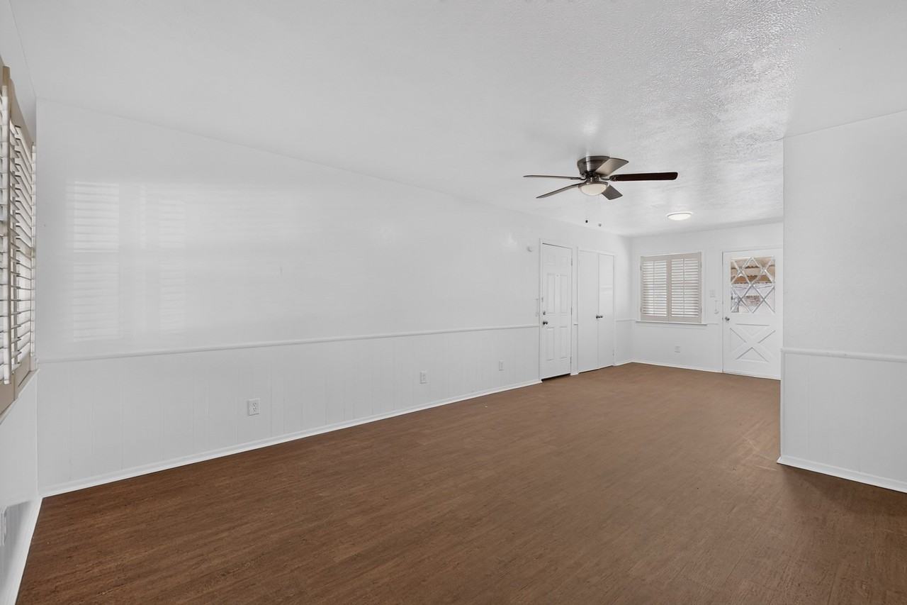 4414 Greenland Dr - Photo 7 of 35