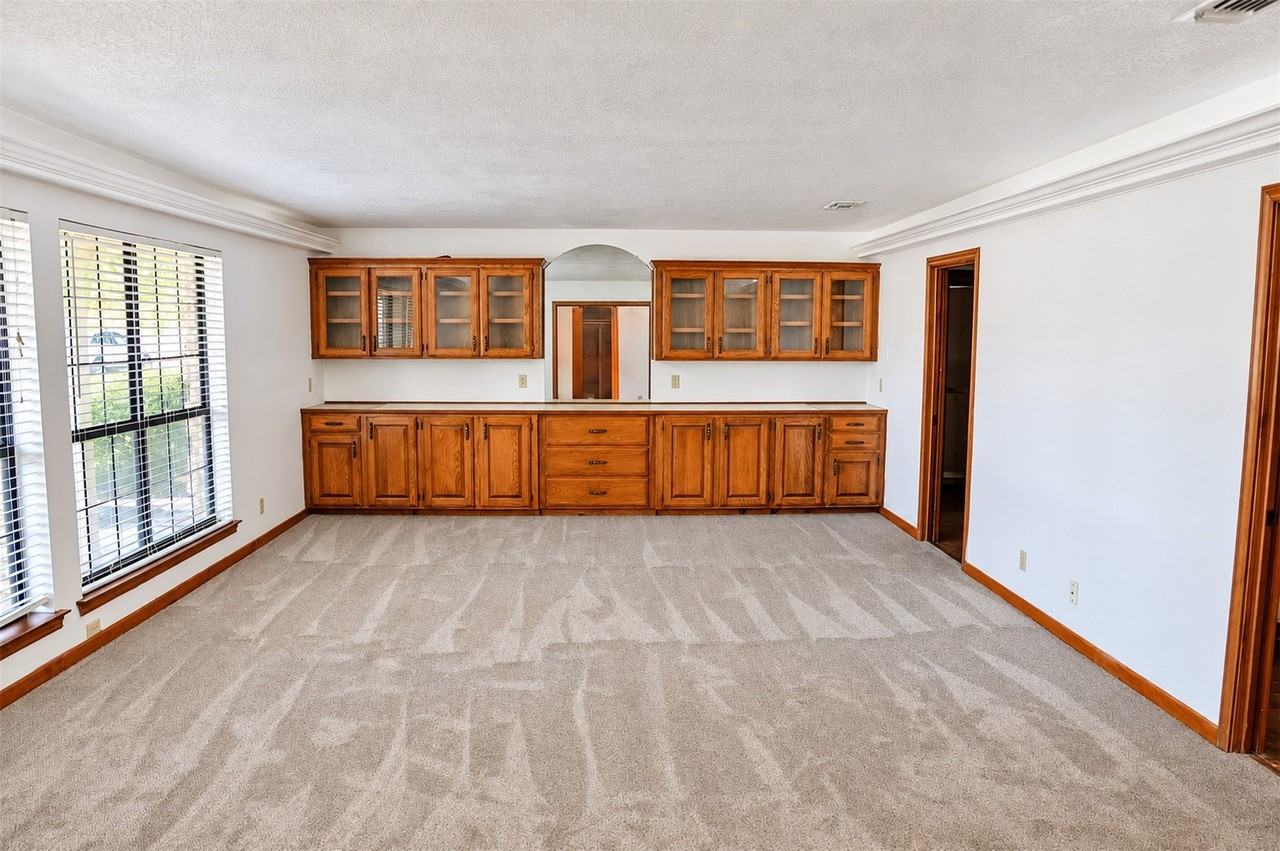 405 S Denton Ave - Photo 4 of 8