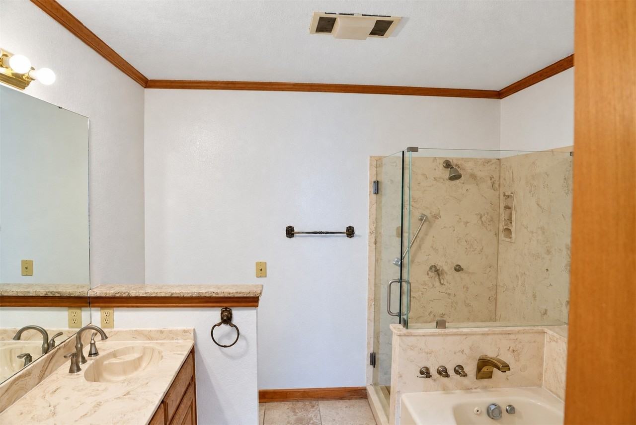 405 S Denton Ave - Photo 6 of 8