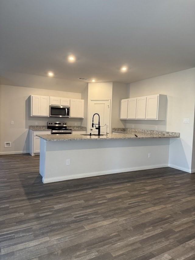 529 Jameson St - Photo 4 of 23