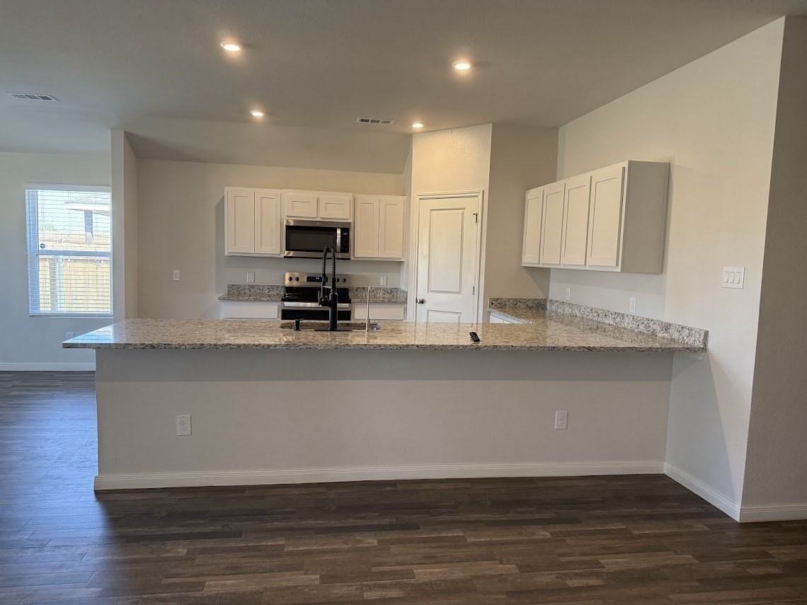 529 Jameson St - Photo 5 of 23