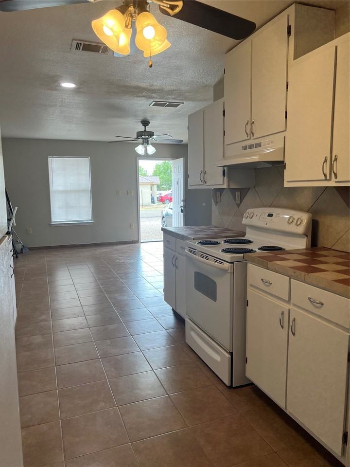 3272 Tesoro Loop #2 - Photo 4 of 14