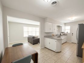 2732 W Jefferson Blvd - Photo 1 of 1