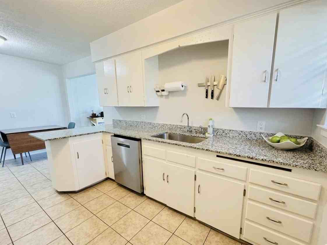 2732 W Jefferson Blvd - Photo 4 of 10