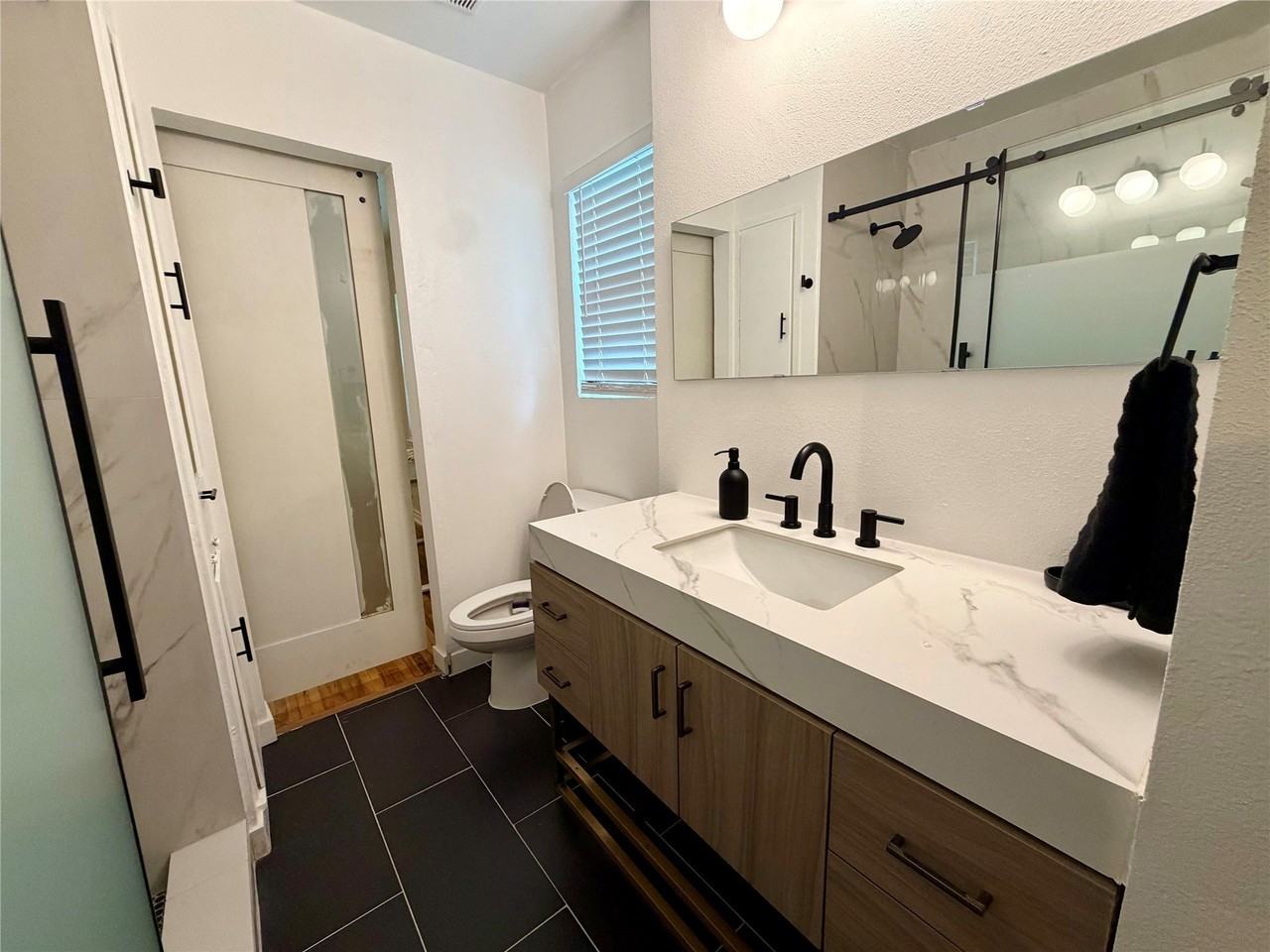 2732 W Jefferson Blvd - Photo 6 of 10