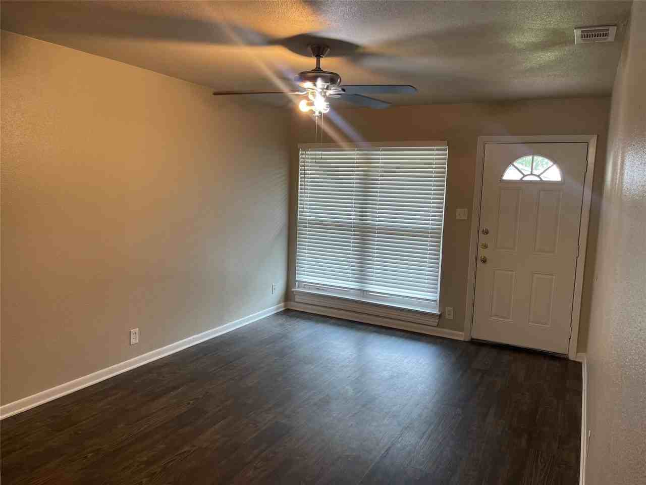 618 Rolling Ridge Dr - Photo 2 of 12