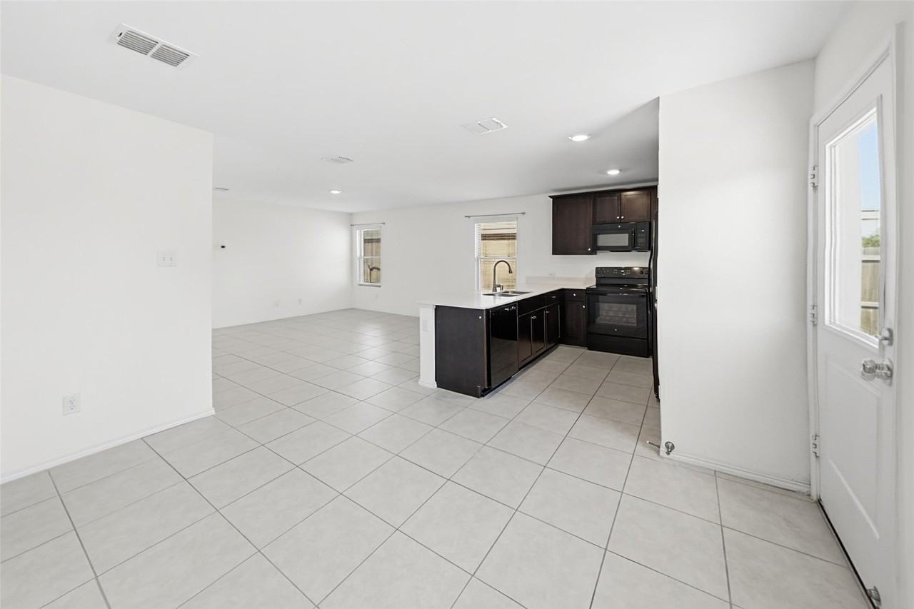 1380 Beach Dr - Photo 7 of 26