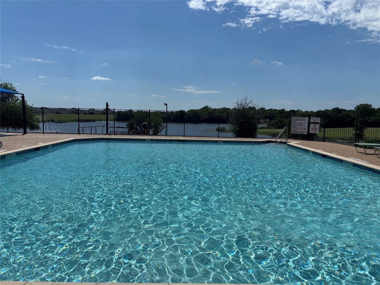 5204 Bear Valley Dr - Photo 4 of 16